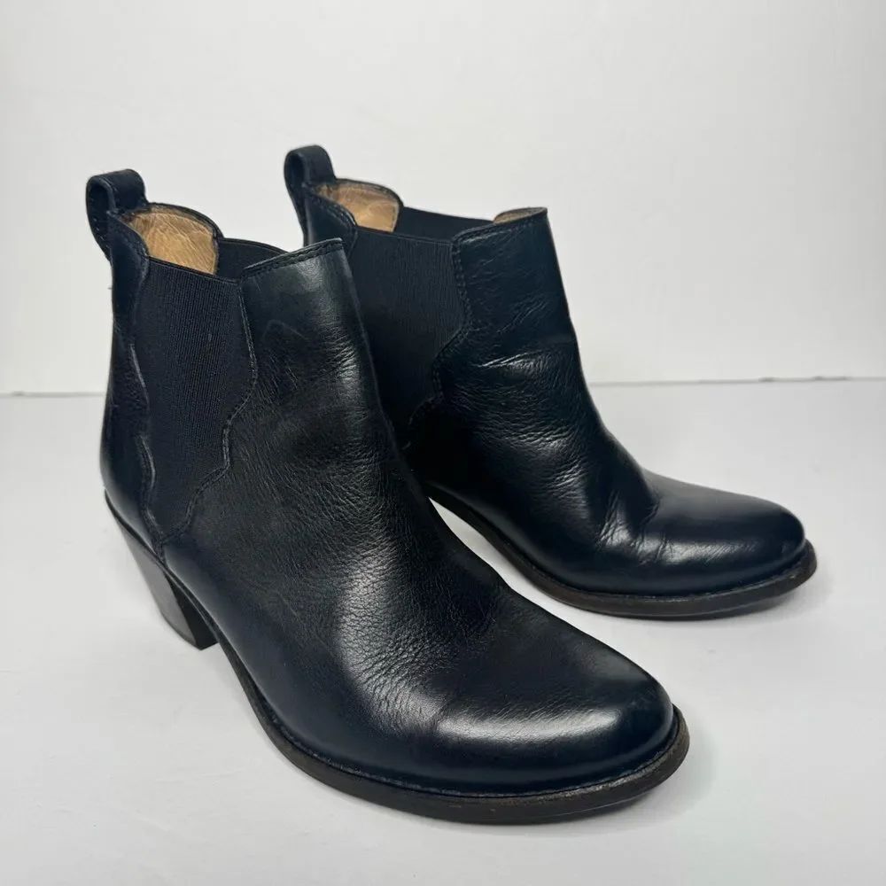 Frye Jackie Gore Ankle Boots in black leather size 6